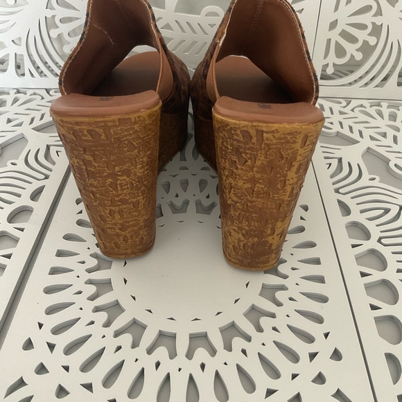 Nine West platform (NWOT) - Picture 6 of 7